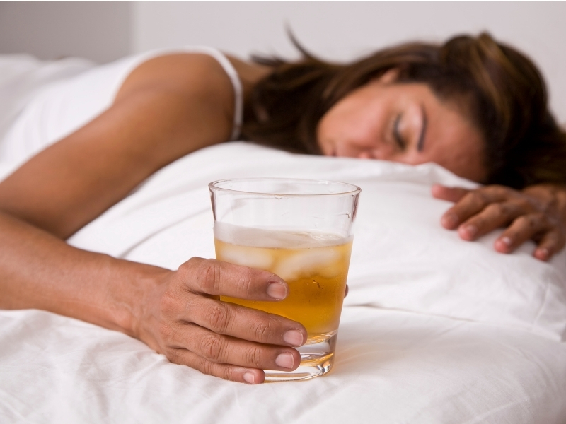 alcohol can cause dehydrated and dull skin