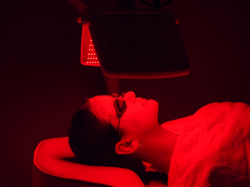 LED light therapy for skin cleansing