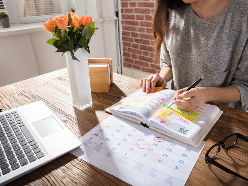 woman planning her day with focus