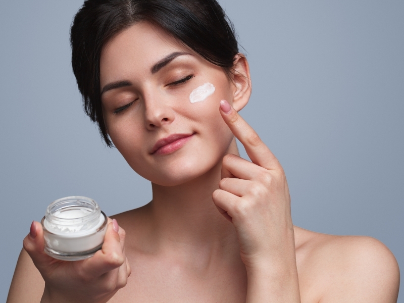 sealing hyaluronic acid with moisturizer