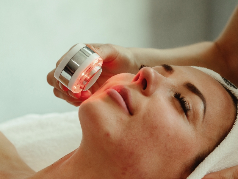 woman using LED light therapy for collagen stimulation